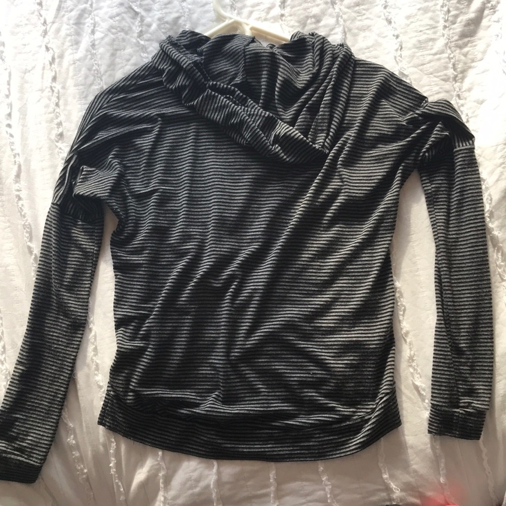 Sweater/shirt - Picture 3 of 4